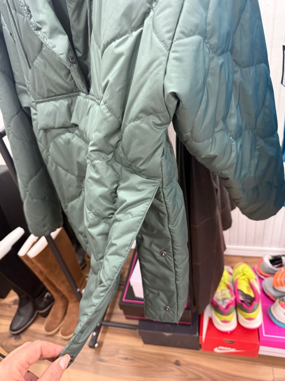 NWOT Women’s Nike Quilted Sage Green Pullover Hoodie with White Swoosh - Picture 4 of 6